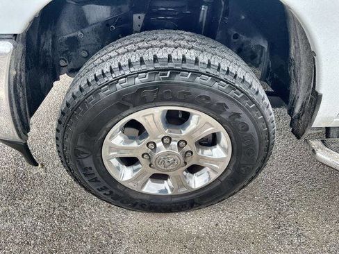 Used 2024 RAM 2500 Big Horn AWD/4WD image 32
