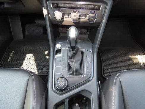 Used 2021 Volkswagen Tiguan SEL AWD/4WD image 24