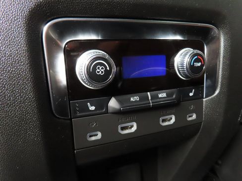 Used 2024 GMC Yukon XL Denali Ultimate image 12