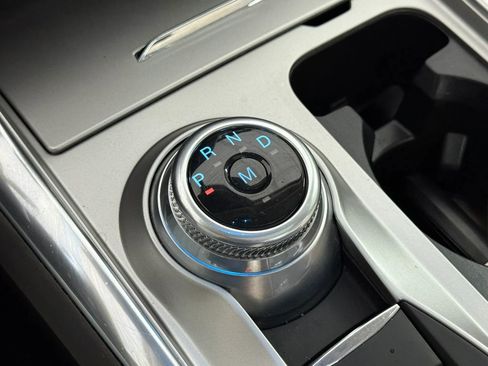 Used 2020 Ford Explorer Platinum w/ Premium Technology Package image 38