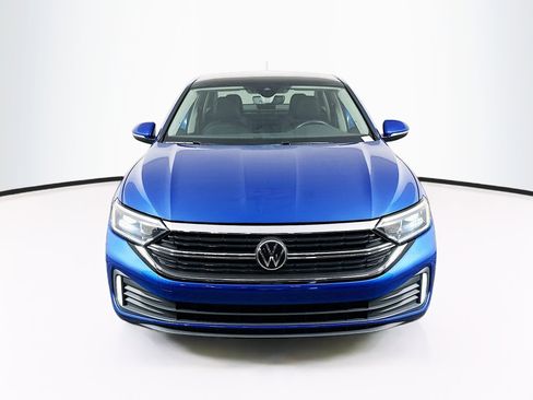 Used 2023 Volkswagen Jetta SEL FWD image 2