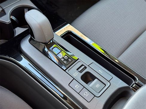 Certified 2025 Toyota Prius LE image 24