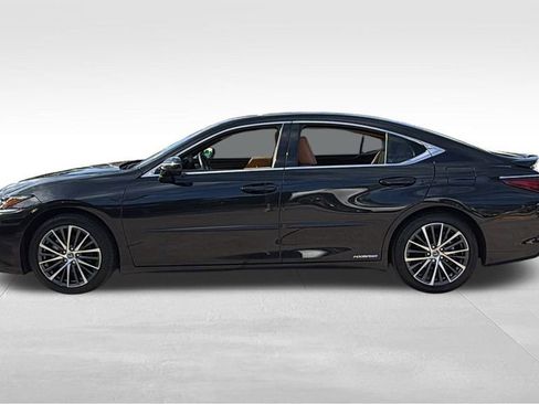 Used 2022 Lexus ES 300h w/ Premium Package image 4