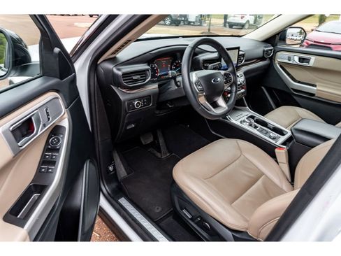 Used 2024 Ford Explorer Limited image 10