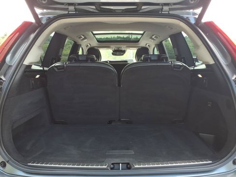 Used 2019 Volvo XC90 T5 Momentum w/ Multimedia Package AWD/4WD image 6