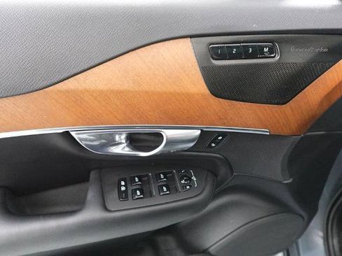 Used 2023 Volvo XC90 B6 Plus image 8