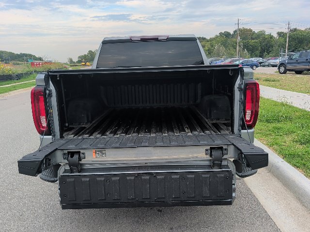 Used 2023 GMC Sierra 1500 SLT w/ SLT Premium Package AWD/4WD image 16