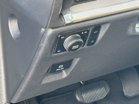 New 2025 Ford Expedition Active image 8