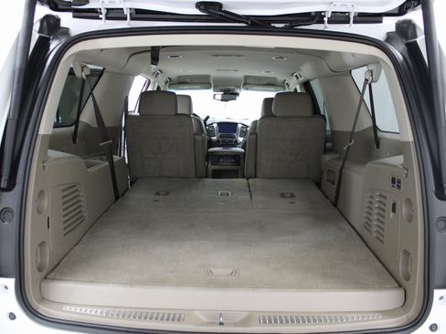 Used 2020 Chevrolet Suburban Premier image 16