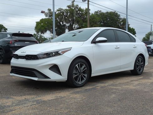 Certified 2024 Kia Forte LXS w/ LXS Technology Package FWD image 2