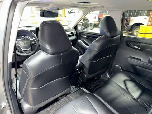 Used 2026 Toyota Highlander XLE AWD/4WD image 31