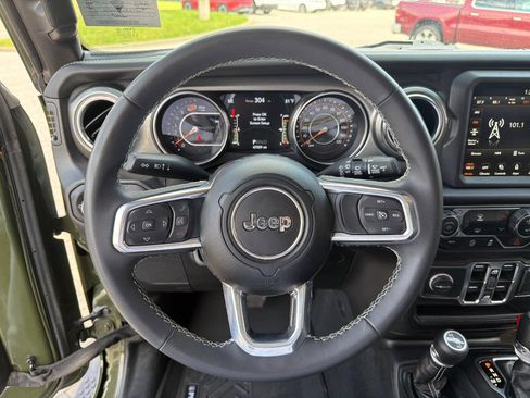 Used 2023 Jeep Wrangler Unlimited Sahara AWD/4WD image 13