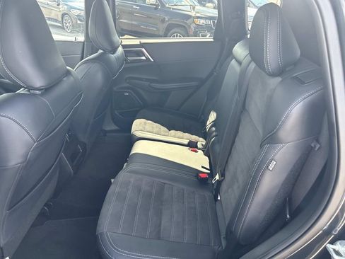 Used 2025 Mitsubishi Outlander SE AWD/4WD image 26