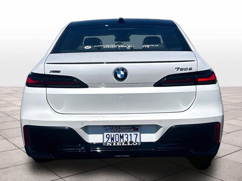 Used 2026 BMW 750e xDrive AWD/4WD image 8