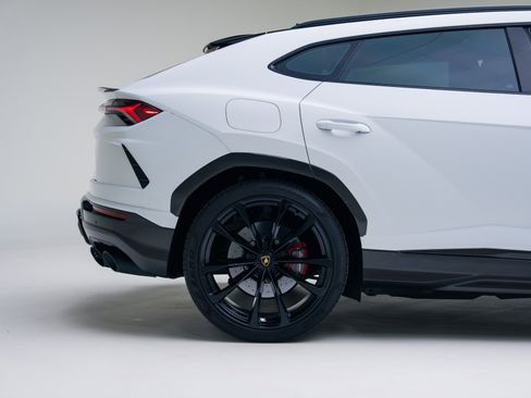 Used 2022 Lamborghini Urus image 20