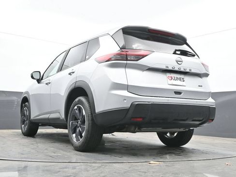 Used 2025 Nissan Rogue SV AWD/4WD image 51