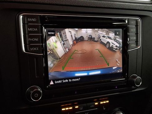 Used 2017 Volkswagen Jetta SE image 16