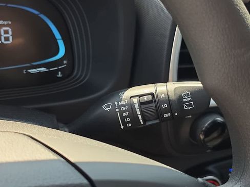 New 2026 Hyundai Venue SE FWD image 25