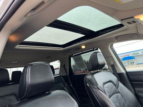 Used 2025 Nissan Pathfinder Platinum w/ Lighting Package (N92) image 12