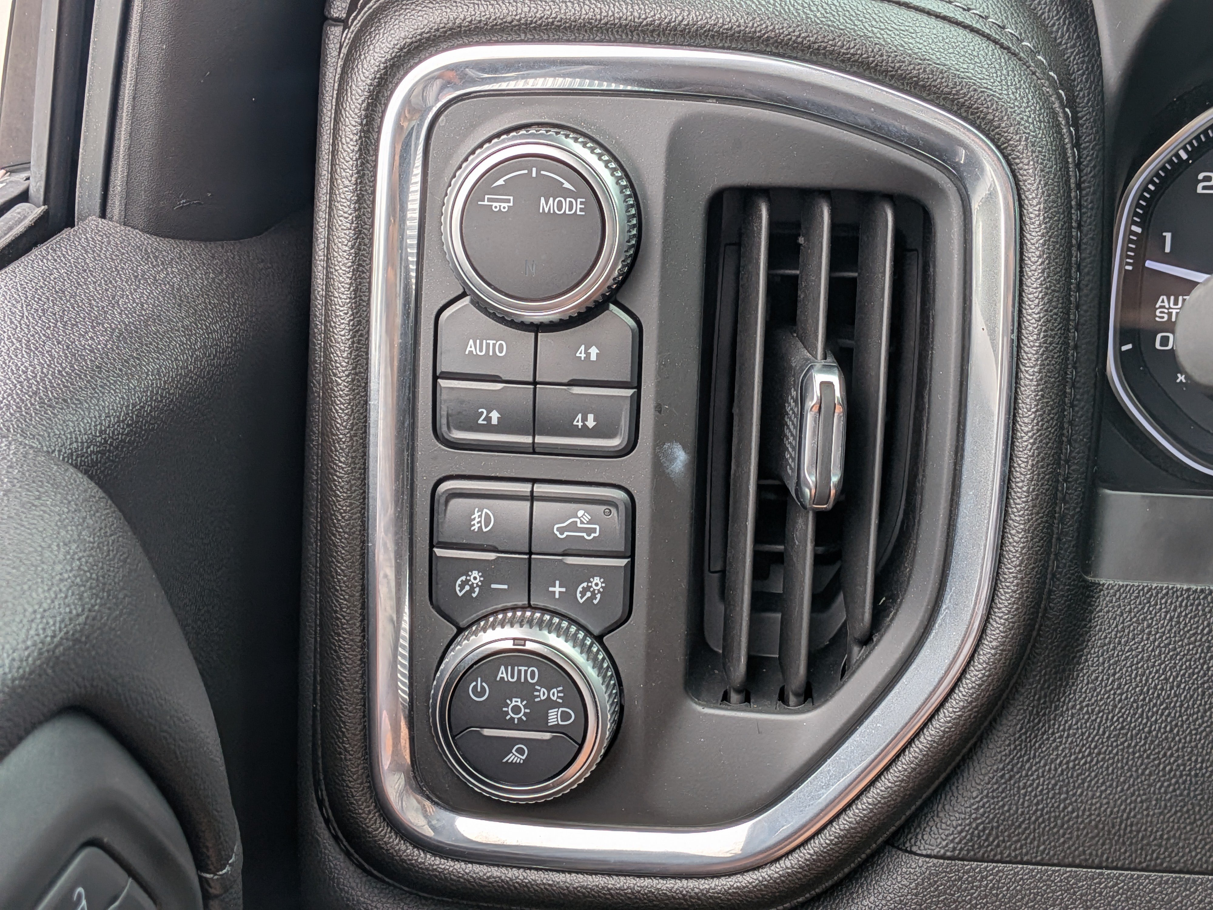 Used 2020 GMC Sierra 1500 SLT w/ X31 Off-Road Package AWD/4WD image 23