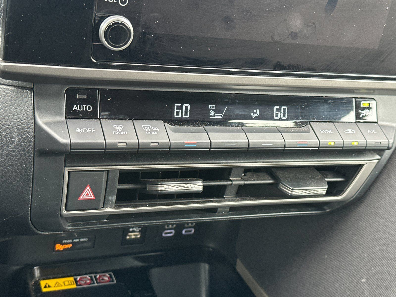 Used 2025 Toyota Camry LE FWD image 18