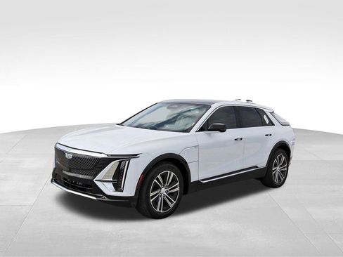 New 2026 Cadillac Lyriq Luxury image 2