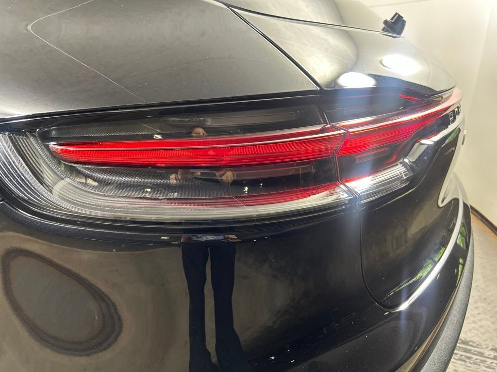 Certified 2026 Porsche Macan Turbo AWD/4WD image 15