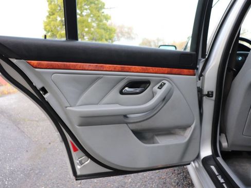 Used 2002 BMW 530i Sedan image 39