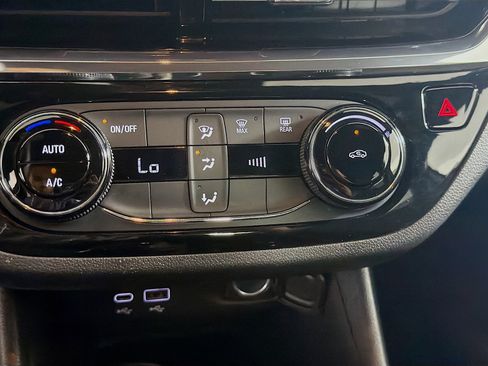 Used 2025 Buick Envista Sport Touring FWD image 22