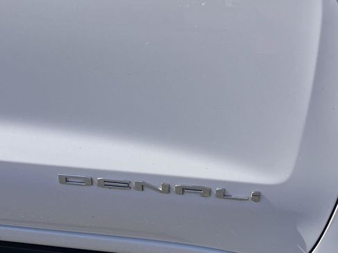 Used 2023 GMC Sierra 1500 Denali w/ Denali Reserve Package AWD/4WD image 13