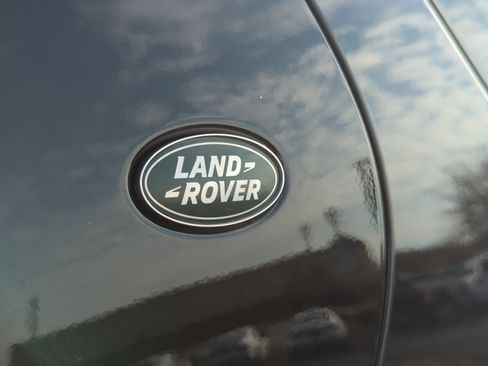 Certified 2024 Land Rover Discovery Dynamic SE image 33