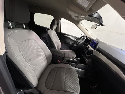 Used 2020 Ford Escape SE image 25