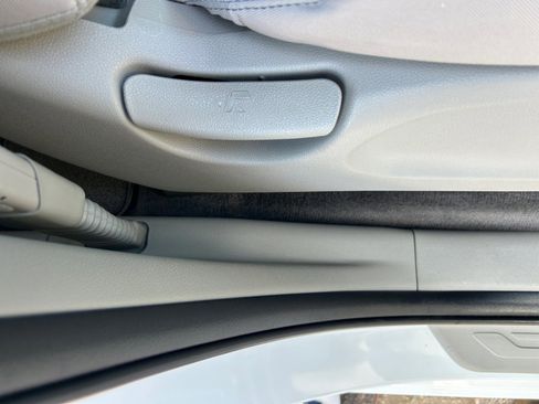 Used 2021 Kia Sedona LX image 33