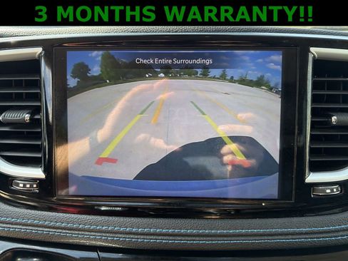 Used 2021 Chrysler Pacifica Touring-L image 18