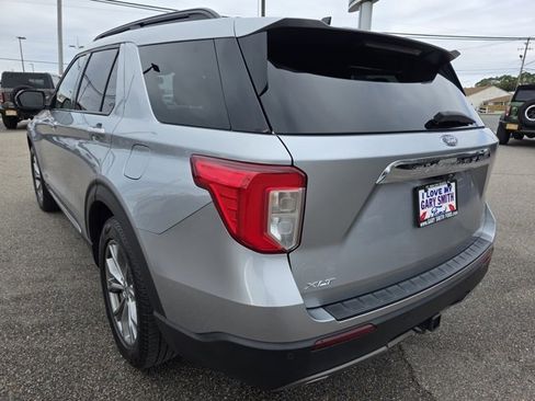 Used 2022 Ford Explorer XLT w/ Equipment Group 202A image 6