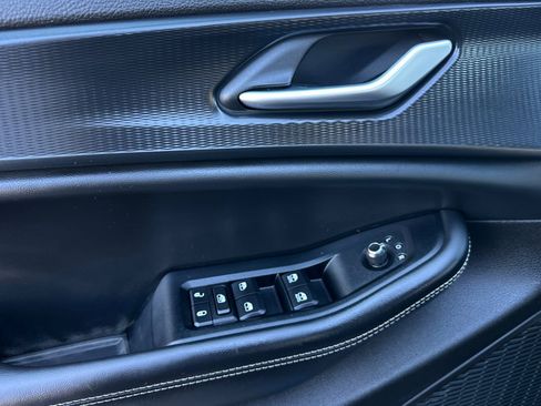 Used 2024 Jeep Grand Cherokee L Laredo image 10