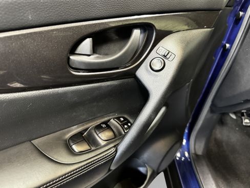 Used 2020 Nissan Rogue S FWD image 27