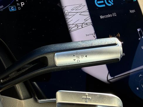 Used 2022 Mercedes-Benz EQS 580 580 w/ Exclusive Trim Package image 28