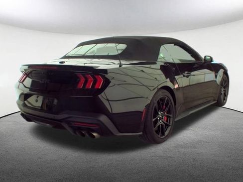 Used 2025 Ford Mustang GT Premium RWD image 2