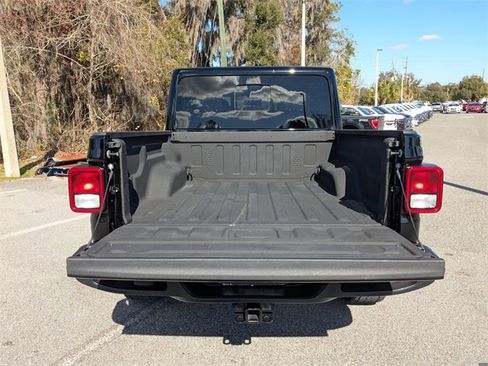 Certified 2025 Jeep Gladiator Nighthawk image 12