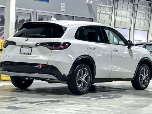 Used 2024 Honda HR-V EX-L image 9
