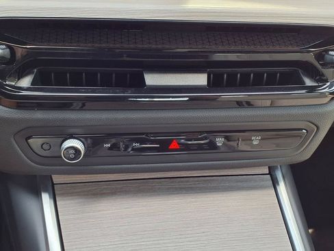 Used 2025 BMW 230i Coupe w/ Premium Package RWD image 22