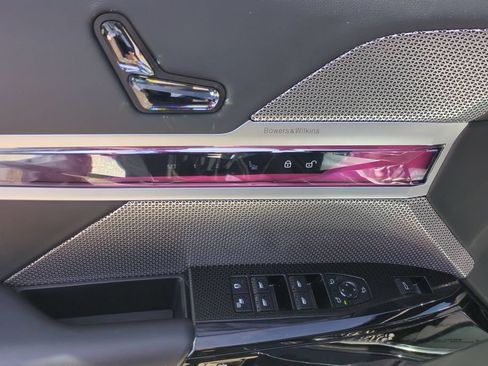 Used 2023 BMW 740i w/ Parking Assistance Package RWD image 25