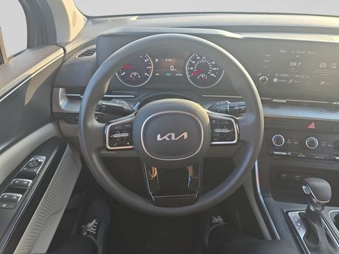 Certified 2022 Kia Carnival LX FWD image 4
