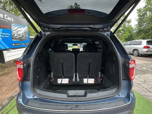Used 2018 Ford Explorer XLT w/ Equipment Group 202A AWD/4WD image 22