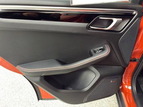 Used 2023 Porsche Macan w/ Premium Package Plus image 36