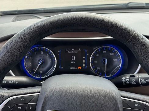 Used 2020 Chrysler Voyager Lxi FWD image 28