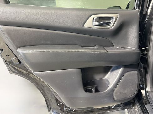 Used 2020 Nissan Pathfinder SL FWD image 26