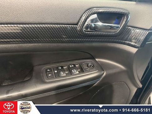 Used 2018 Jeep Grand Cherokee Laredo AWD/4WD image 12