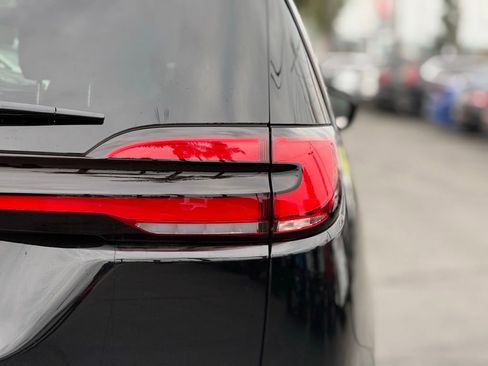 New 2026 Chrysler Pacifica Select image 10